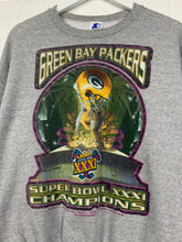 Load image into Gallery viewer, NFL - GREEN BAY PACKERS STARTER CREWNECK - MEDIUM BOXY