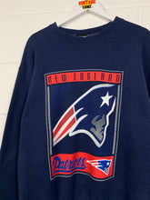 Load image into Gallery viewer, NFL - NEW ENGLAND VINTAGE PATRIOTS CREWNECK - MEDIUM