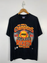 Load image into Gallery viewer, NBA - HOUSTON ROCKETS 1995 BACK 2 BACK CHAMPIONSHIP T-SHIRT - MENS SMALL
