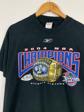Load image into Gallery viewer, NBA - 2004 DETRIOT PISTONS RING CHAMPIONS T-SHIRT - MENS MEDIUM
