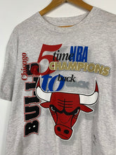 Load image into Gallery viewer, NBA - CHICAGO BULLS 5 TIMES CHAMPS VINTAGE T-SHIRT - MENS LARGE
