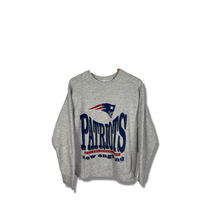 Load image into Gallery viewer, NFL - VINTAGE NEW ENGLAND PATRIOTS CREWNECK - SMALL / WOAMNS LARGE
