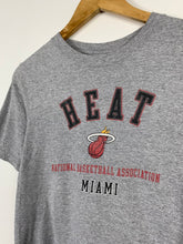 Load image into Gallery viewer, NBA - MIAMI HEAT SHORT SLEEVE SPELLOUT T-SHIRT - YOUTH BOYS 14-16
