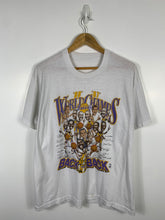 Load image into Gallery viewer, NBA - L.A LAKERS 87-88 WORLD CHAMPS CARICATURE GRAPHIC T-SHIRT - MENS MEDIUM / LARGE ( REFER TO MEASRUEMENTS. )
