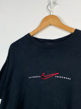 Load image into Gallery viewer, 90&#39;S VINTAGE EMBROIDERED NIKE T-SHIRT BLACK MENS - MEDIUM OVERSIZED
