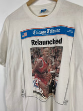 Load image into Gallery viewer, NBA - VINTAGE 90&#39;S MICHAEL JORDAN RELAUNCHED * RARE 8 CHICAGO TIMES GRAPHIC PRINT T-SHIRT - MENS LARGE / XL
