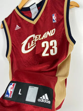 Load image into Gallery viewer, NBA - CLEVELAND CAVALIERS &quot; LEBRON JAMES &quot; SINGLET - YOUTH BOYS 12
