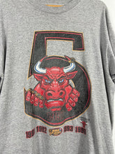 Load image into Gallery viewer, NBA - CHICAGO BULLS 5 PEAT RING GRAPHIC T-SHIRT - MENS LARGE OVERSIZED / XL
