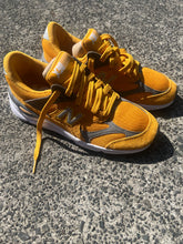 Load image into Gallery viewer, YELLOW / MUSTARD NEW BALANCES SHOES * NEAR NEW * - MEN US 7
