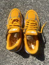 Load image into Gallery viewer, YELLOW / MUSTARD NEW BALANCES SHOES * NEAR NEW * - MEN US 7
