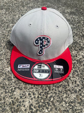 Load image into Gallery viewer, MLB - PHILADELPHIA PHILLIES FITTED HAT - 7 1/4 HAT
