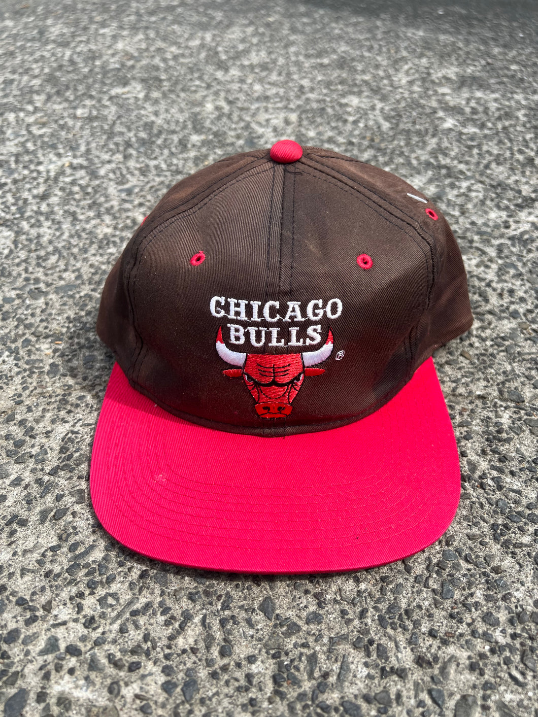 NBA - VINTAGE FADED - CHICAGO BULLS HAT - ONE SIZE FITS ALL OSFA
