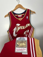 Load image into Gallery viewer, NBA - CLEVELAND CAVALIERS  &quot; LEBRON JAMES &quot; HARDWOOD CLASSIC SINGLET - LARGE
