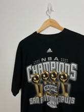 Load image into Gallery viewer, NBA - SAN ANTONIO CHAMPIONSHIP T-SHIRT - LARGE
