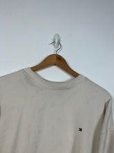Load image into Gallery viewer, CREME TOMMY HILFIGER CREWNECK - XL OVERSIZED / 2XL
