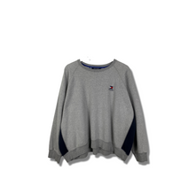 Load image into Gallery viewer, TOMMY HILFIGER CREWNECK ( BOXY MEDIUM / LARGE )
