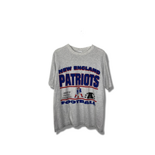 Load image into Gallery viewer, NFL - NEW ENGLAND PATRIOTS VINTAGE T-SHIRT - SMALL OVERSIZED
