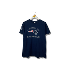 Load image into Gallery viewer, NFL - NEW ENGLAND PATRIOTS SUPER BOWL CHAMPIONSHIP T-SHIRT - SMALL / YOUTH XL
