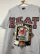 Load image into Gallery viewer, NBA - MIAMI HEAT VINTAGE T-SHIRT - MEDIUM
