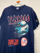 Load image into Gallery viewer, MLB - NEW YORK YANKEES GRAPHIC T-SHIRT - LARGE
