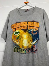 Load image into Gallery viewer, NFL - GREEN BAY PACKERS VS CHICAGO BEARS HELMET T-SHIRT - LARGE OVERSIZED / XL
