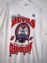 Load image into Gallery viewer, NHL - NEW JERSEYS DEVILS CHAMPIONSHIP T-SHIRT * NEW WITH TAGS *  LARGE
