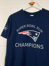 Load image into Gallery viewer, NFL - NEW ENGLAND PATRIOTS SUPER BOWL CHAMPIONSHIP T-SHIRT - SMALL / YOUTH XL
