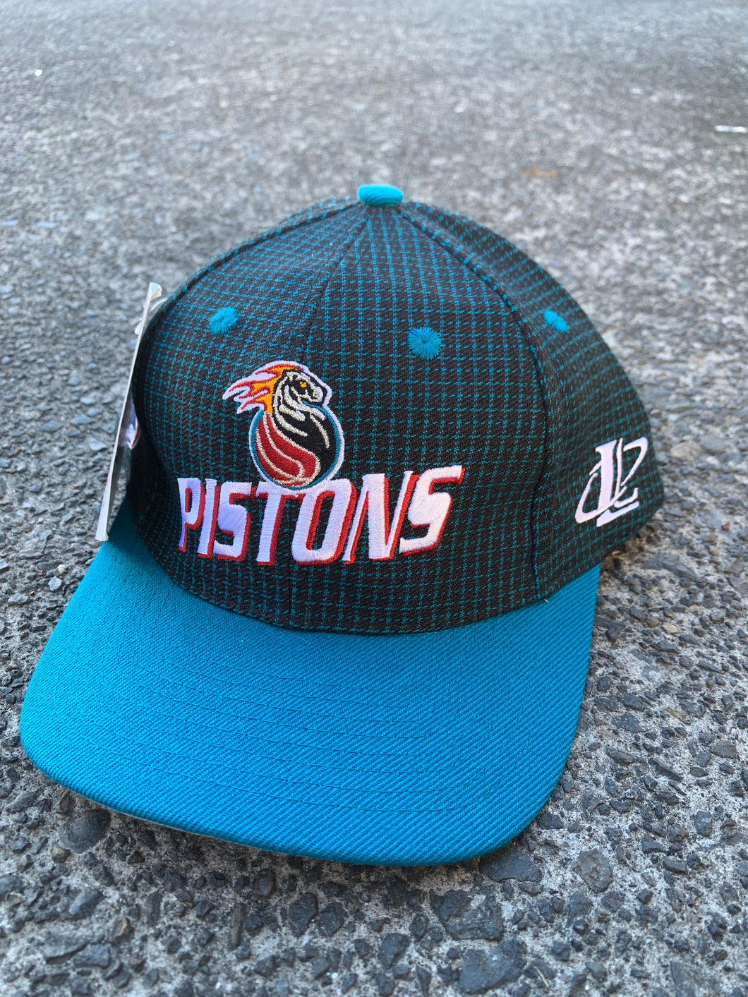 NBA - DETROIT PISTONS HAT SNAPBACK * NEW WITH TAGS * - OSFA