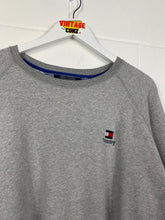 Load image into Gallery viewer, TOMMY HILFIGER CREWNECK ( BOXY MEDIUM / LARGE )
