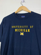 Load image into Gallery viewer, NCAA - UNIVERSITY OF MICHIGAN EMBROIDERED T-SHIRT - MEDIUM
